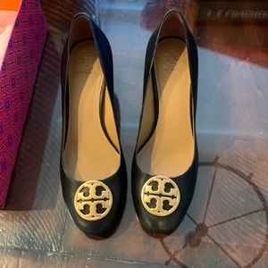 Tory Burch Chelsea Pump